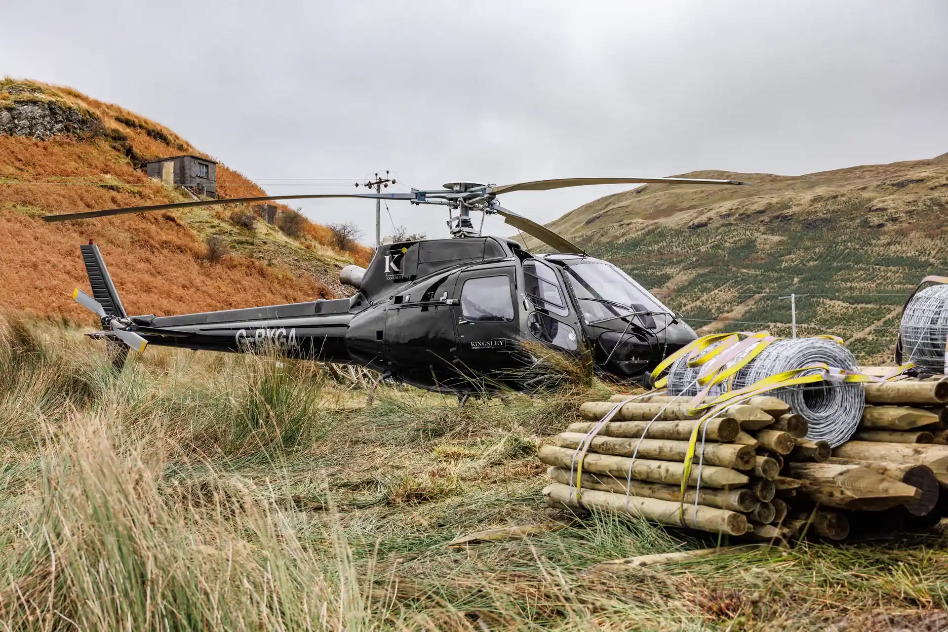 Helicopter delivering fencing materials on a Kingsley Build Group project